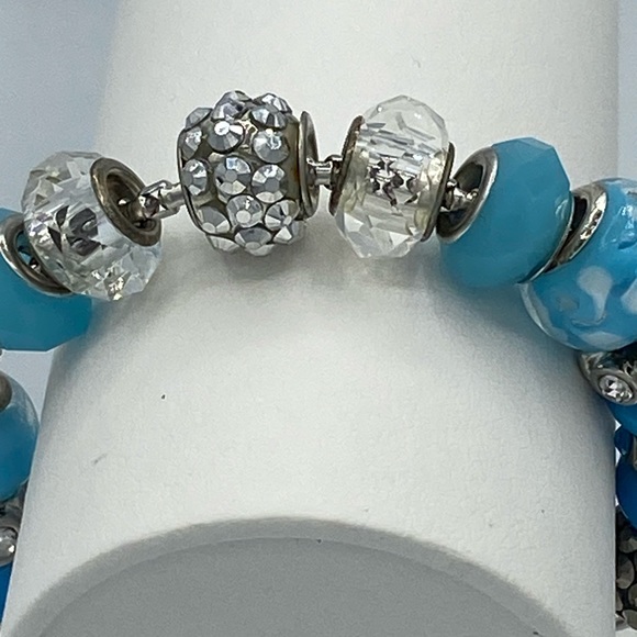 Turquoise And Silver Beaded Bracelet ( New) - Picture 4 of 6